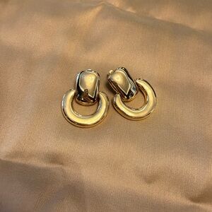 Elegant Gold Hoop Earrings